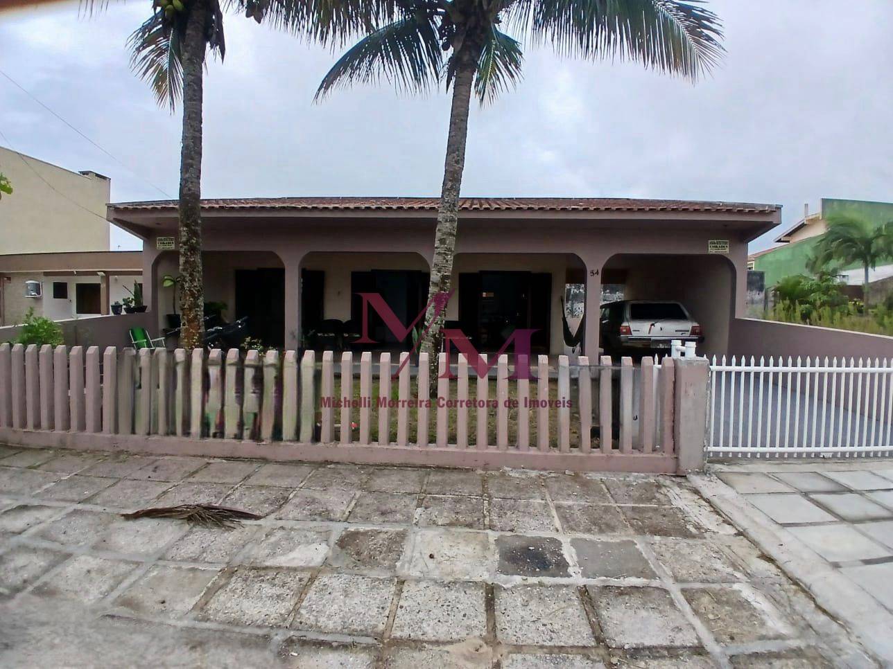Casa em Praia de Leste coladinha da Praia
